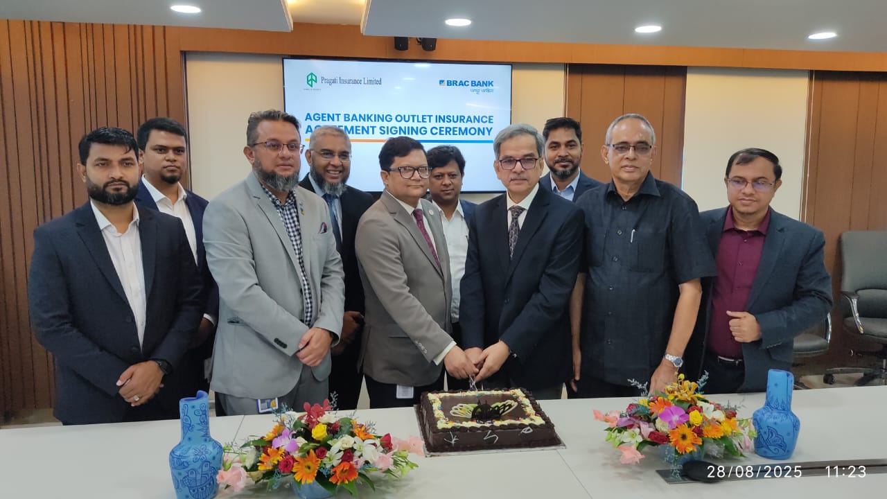 cake-cutting-between-pragati-insurance-and-brac-bank